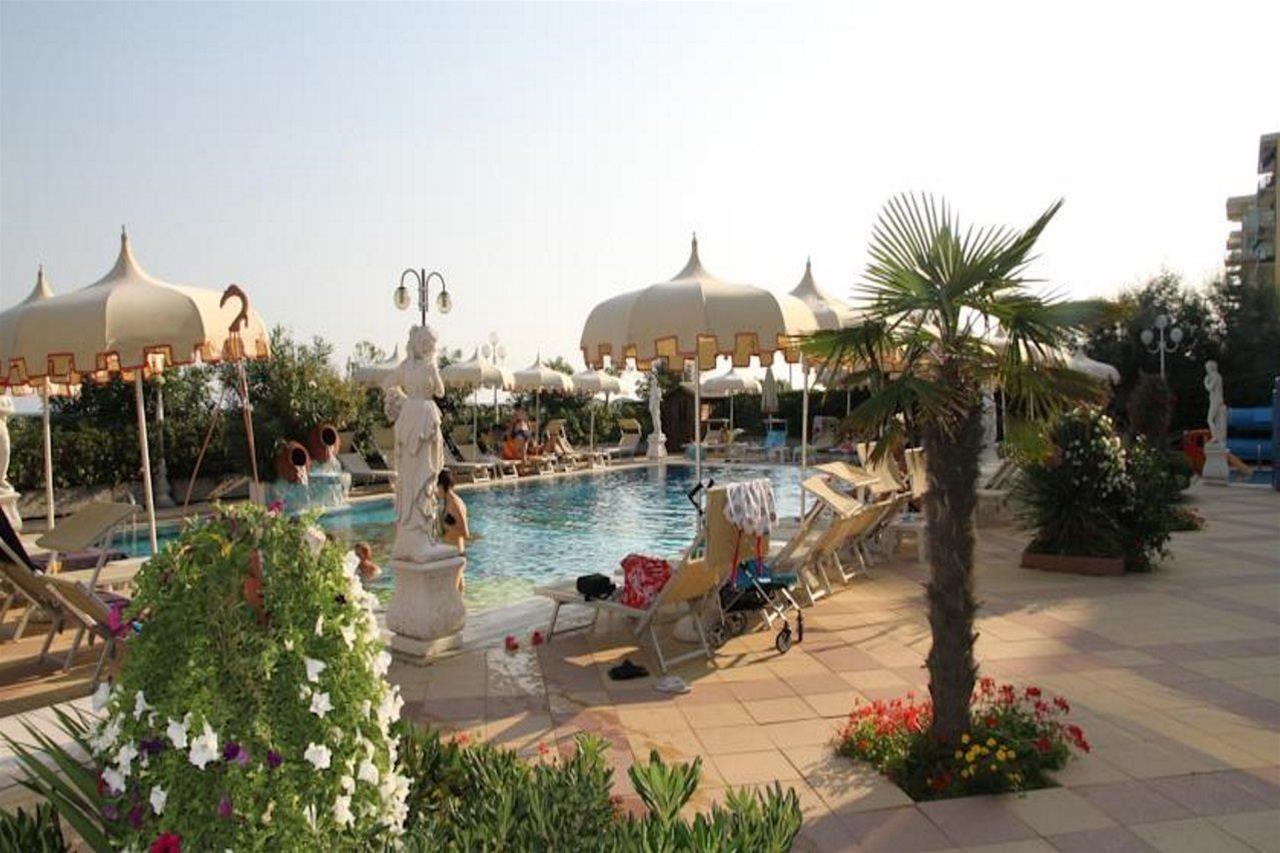 Luxor E Cairo The Beach Resort Lido di Jesolo Dış mekan fotoğraf